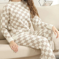 Small Checkered Pattern Soft Crew Neck Sweater