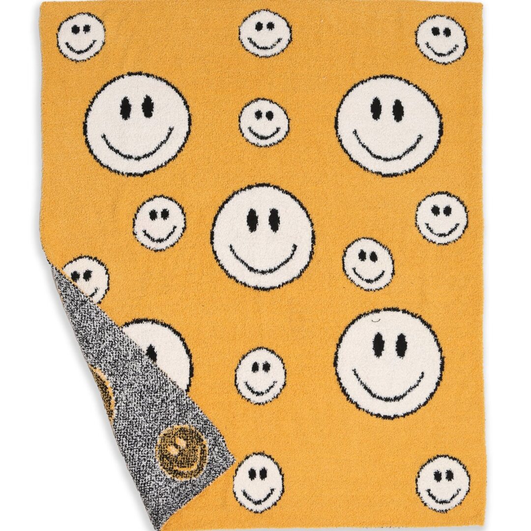 Soft Happy Face Snuggie – Wholesale fashion jewelry, apparel, and boutique  trends, smartwatch, Sunglass.